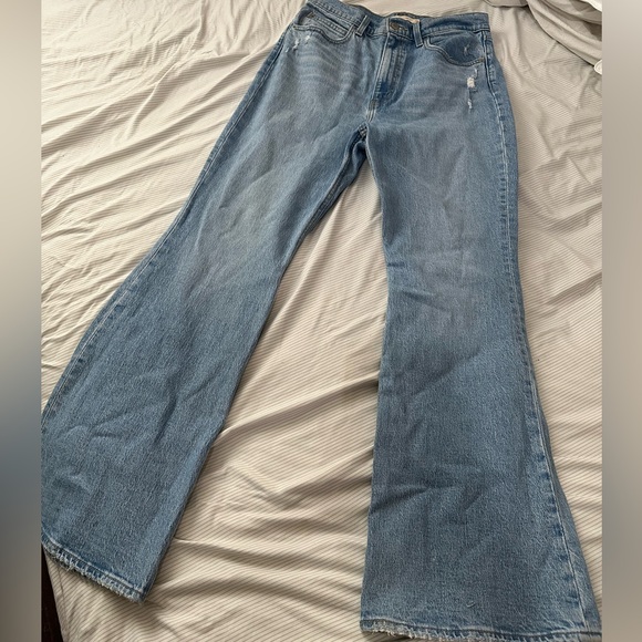 Levi’s Flare Jean - Picture 5 of 11